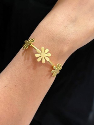 Designer Gold Plated Three Flower Open Cuff Bangle Fancy Anti Tarnish Bracelet Affordable Gift for Her