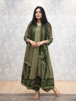 Green Heavy Look Flaired Kurti Work On V-Neck Cotton Kurti Pant Dupatta Salwar Kameez For Women (Set Of 3)