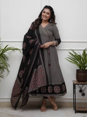 Black Heavy Look Flaired Kurti Work On V-Neck Cotton Kurti Pant Dupatta Salwar Kameez For Women (Set Of 3)