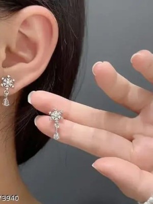 Snow Shape AD Earrings Designer Stud Silver Oxidized Earring Pair for Women