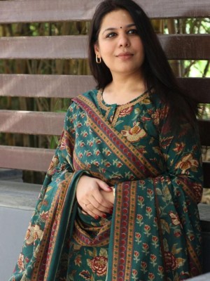 Beautiful Flower Printed Straight Fit Cotton Kurti Pant Dupatta Salwar Kameez For Women (Set Of 3)