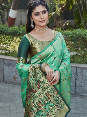 Green Fashionable Banarasi Cotton Silk Jacquard Saree Woven Ethnic Motifs Zari Saree with Contrast Pallu