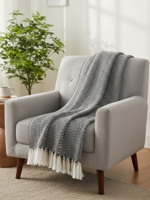Black & White Handmade Cozy & Soft Cotton Throw Blanket Chevron Zig Zag Pattern for All-Season Comfort