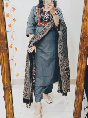 Grey Handwork Embroidered Readymade Indian Straight Salwar Kameez Suit Kurti Pant Set for Women - Set of 3