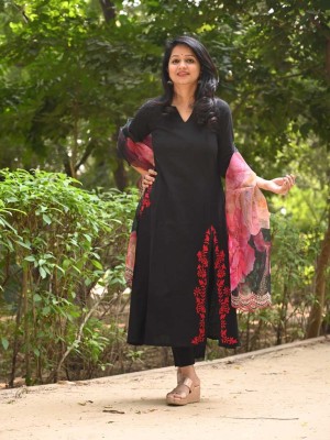 Designer Cotton Side Slit Embroidered Cotton Kurti Pant With Dupatta (Set Of 3)