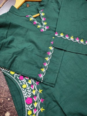 Green Embroidered Straight Fit Cotton Co-ord Set Kurti Pant (Set Of 2)