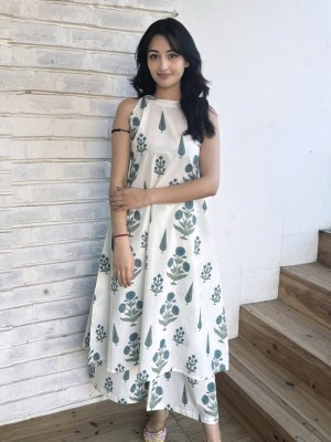 Summer Stylish White Floral Cotton Sleeveless Kurti Pant Co Ord Set For Women