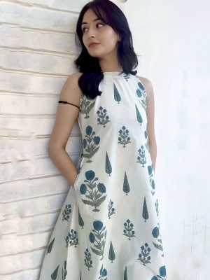 Summer Stylish White Floral Cotton Sleeveless Kurti Pant Co Ord Set For Women