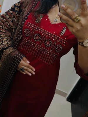 Nadia Red Embroidered And Mirror Work Straight Fit Cotton Kurti Pant with Dupatta (Set Of 3)