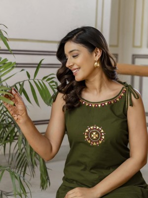 Green Summer Everyday Straight Fit Solid Cotton Kurti Pant Co Ord Set For Women (Set Of 2)