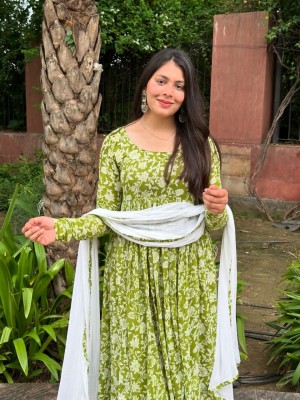 Hazel Summer Floral Printed Anarkali Cotton Kurti Pant with Chiffon Dupatta (Set Of 3)